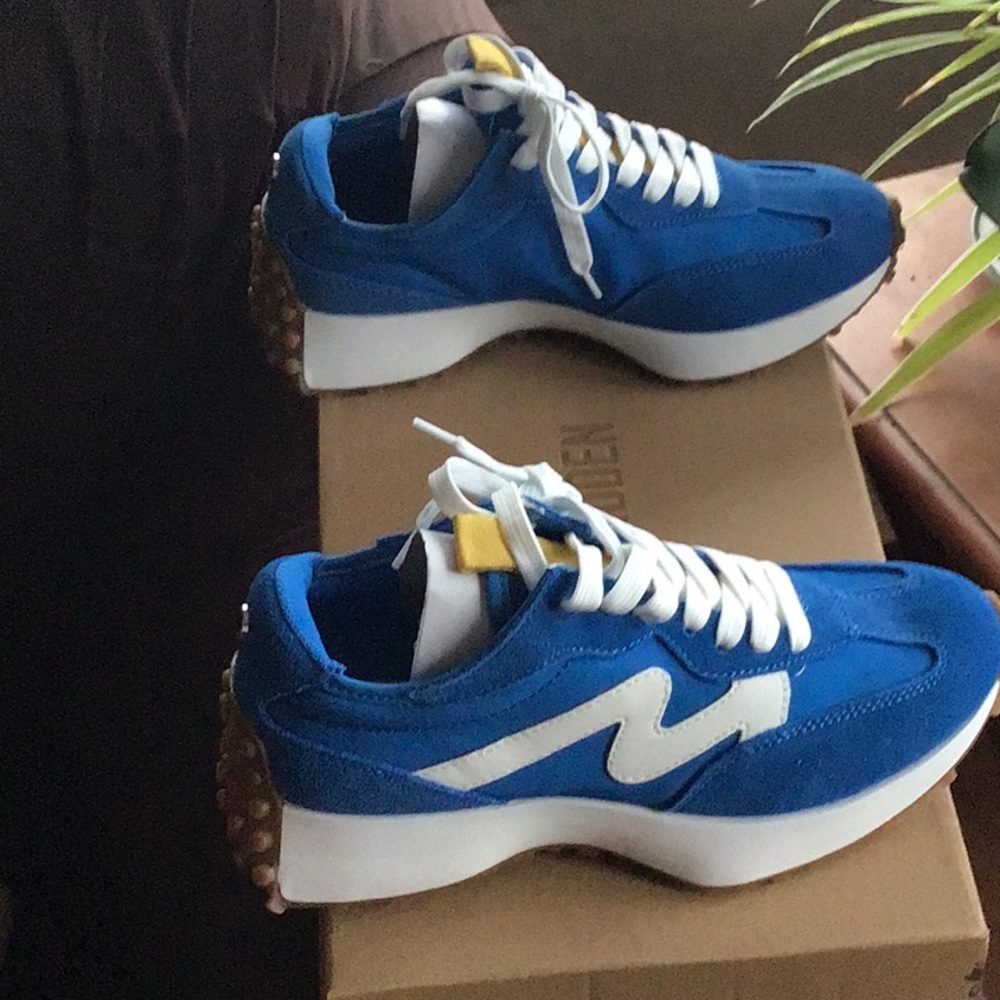 Blue Women's Retro Runner Sneakers with White Accent